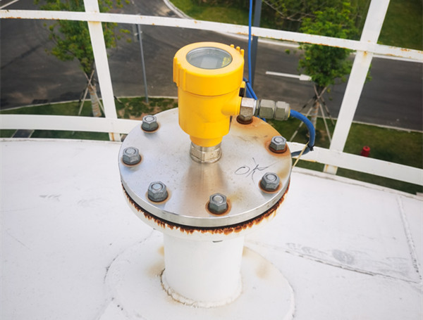 案例：雷達物位計測量二甲苯